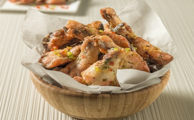 Alitas de pollo en mantequilla de ají limo